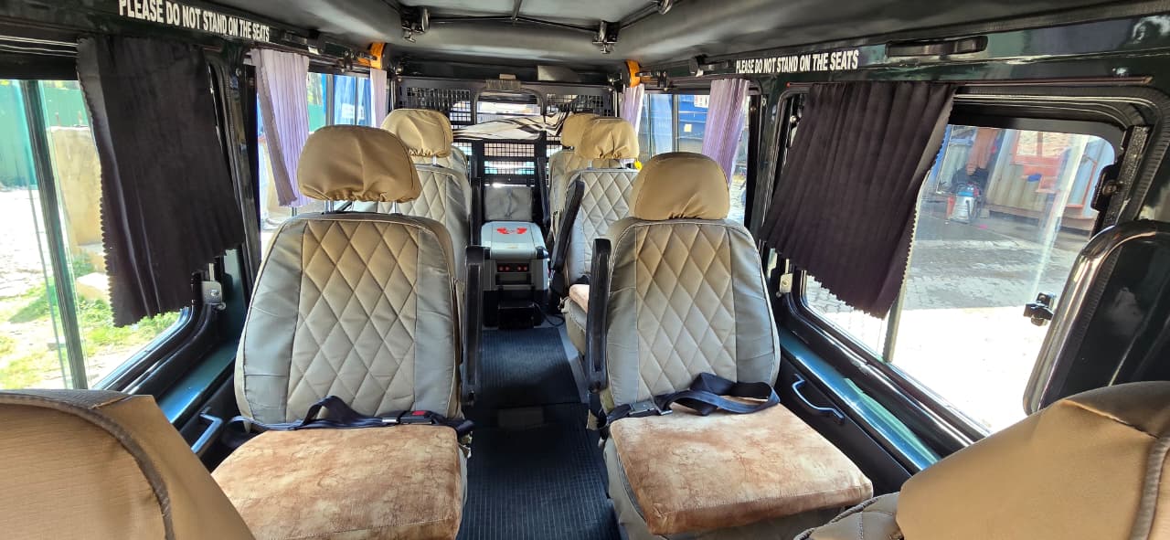 Toyota Landcruiser 4x4 Safari Vehicle - Slide 9