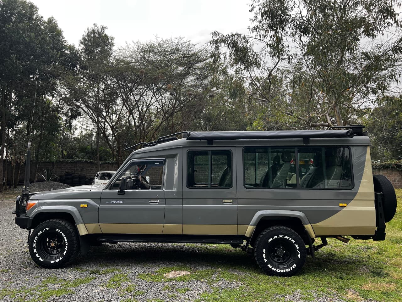 تويوتا لاند كروزر 4×4 مركبة سفاري